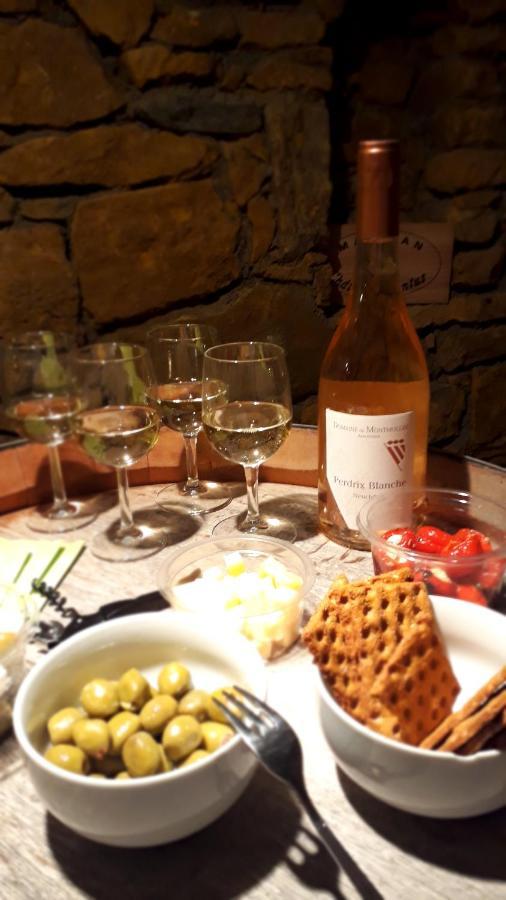 Charmante Maison Villageoise 5 Personnes Happyday Neuchatel Saint-Blaise Exterior photo